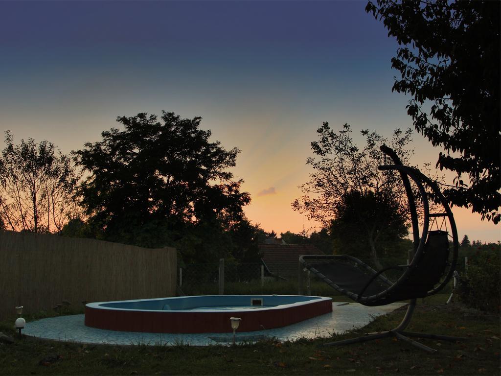 Natura Vendeghaz Pazmand ภายนอก รูปภาพ